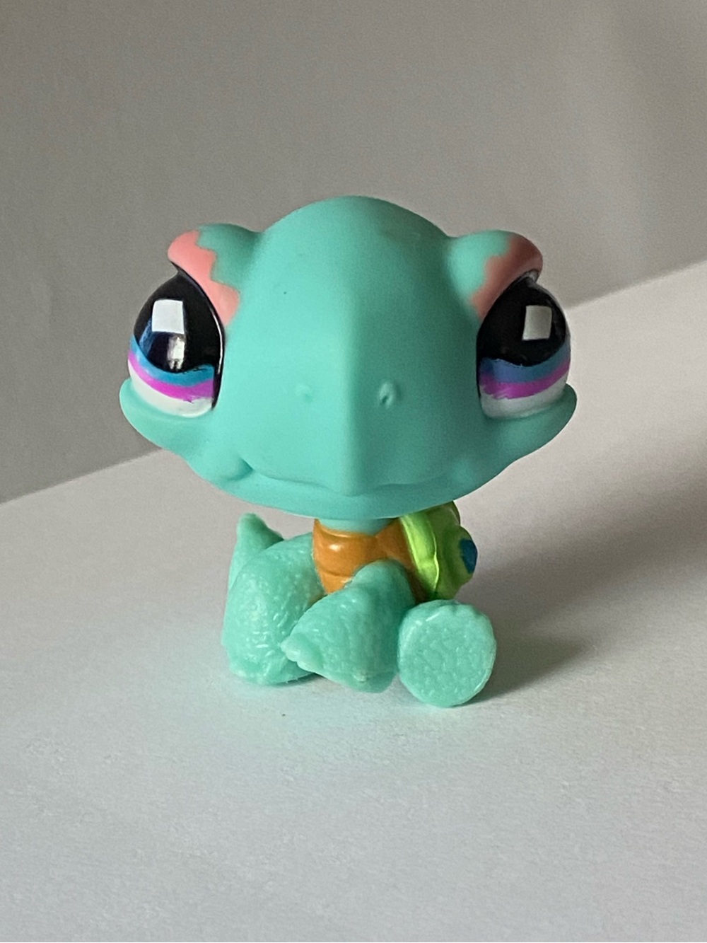 Littlest Pet Shop Turtle Figurine with Blue Purple Eyes Hasbro 2006